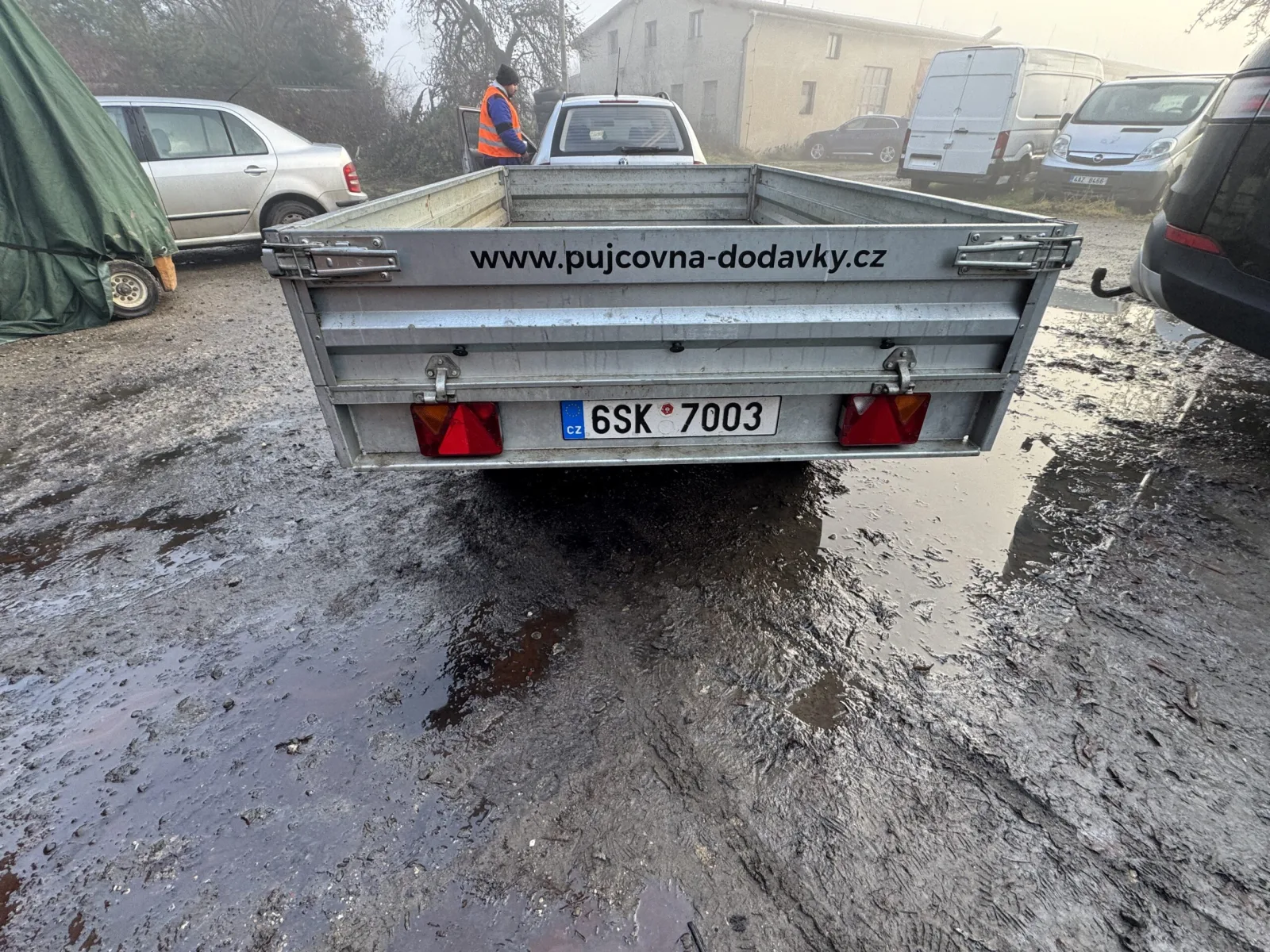 Nákladní bržděný přívěs - hydraulicky sklopný (2023) k pronájmu - fotografie 5