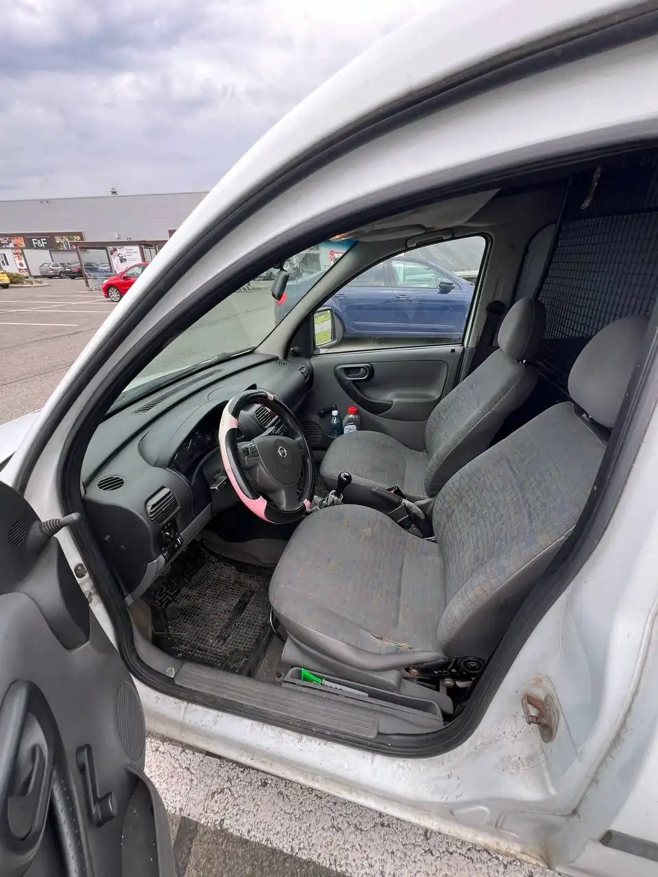 Opel Combo (2003) k pronájmu - fotografie 21