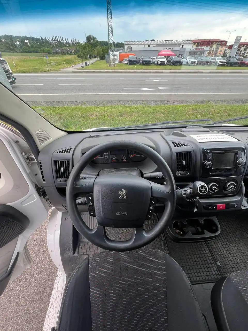 Peugeot Boxer (2018) -27 k pronájmu - fotografie 2