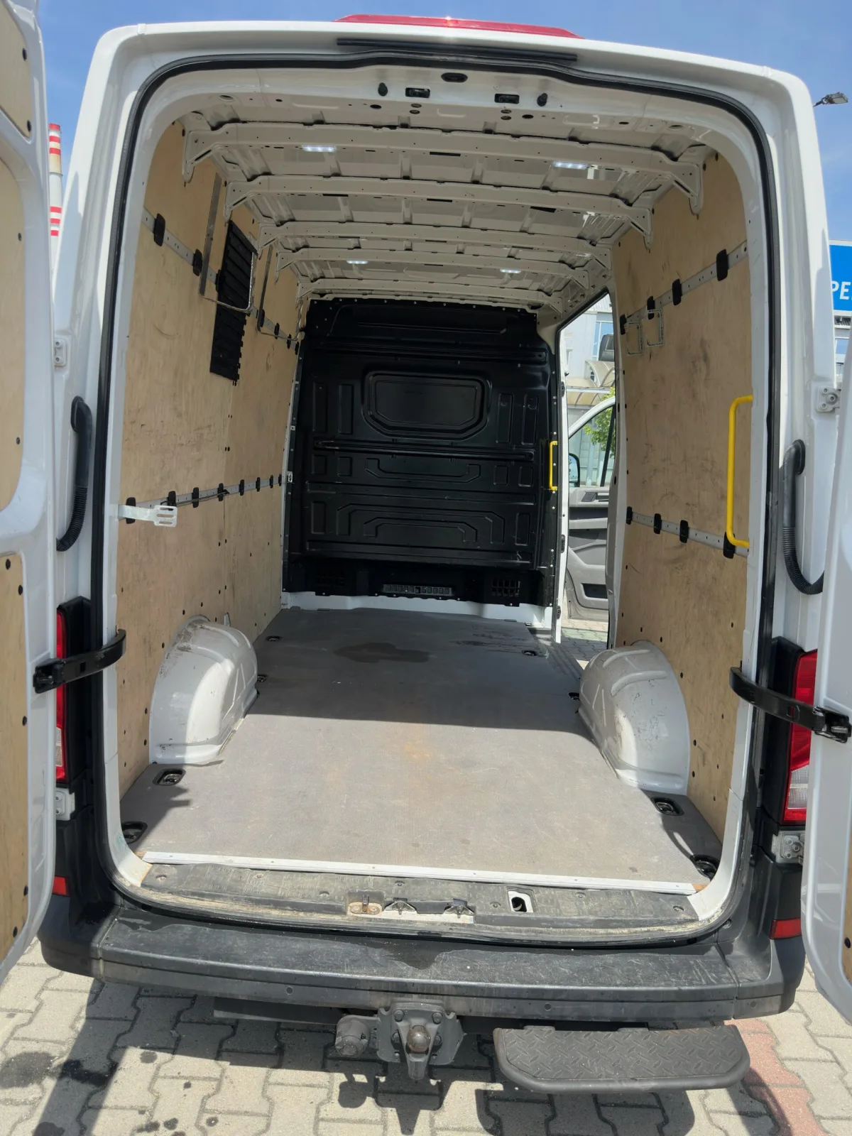 VW CRAFTER (2018) MANUAL k pronájmu - fotografie 11