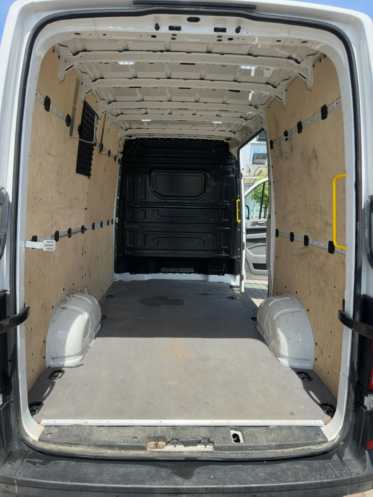VW CRAFTER (2018) MANUAL k pronájmu - fotografie 13