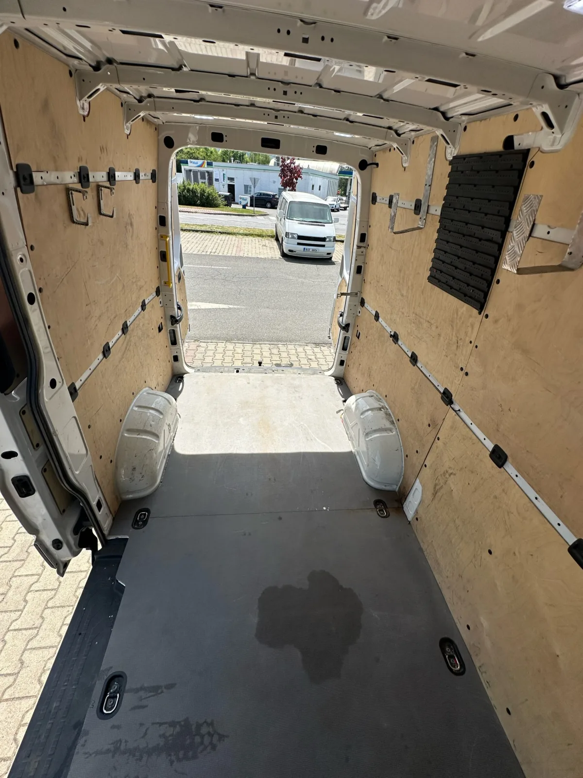 VW CRAFTER (2018) MANUAL k pronájmu - fotografie 15