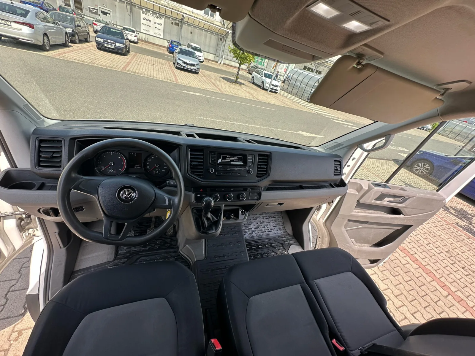 VW CRAFTER (2018) MANUAL k pronájmu - fotografie 17