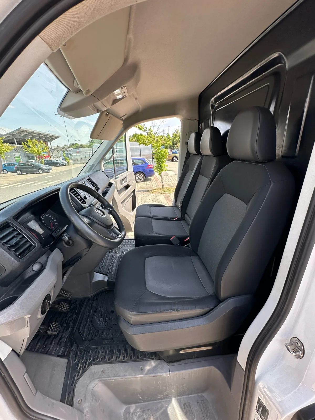 VW CRAFTER (2018) MANUAL k pronájmu - fotografie 18