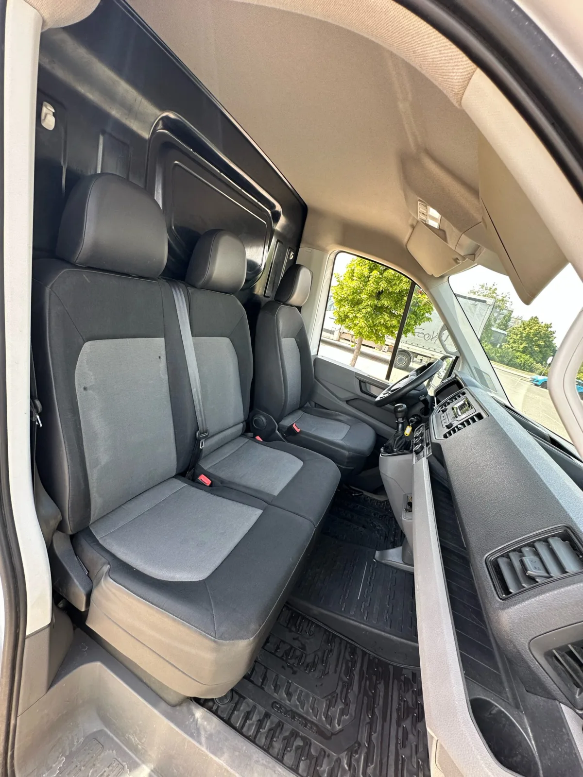 VW CRAFTER (2018) MANUAL k pronájmu - fotografie 22