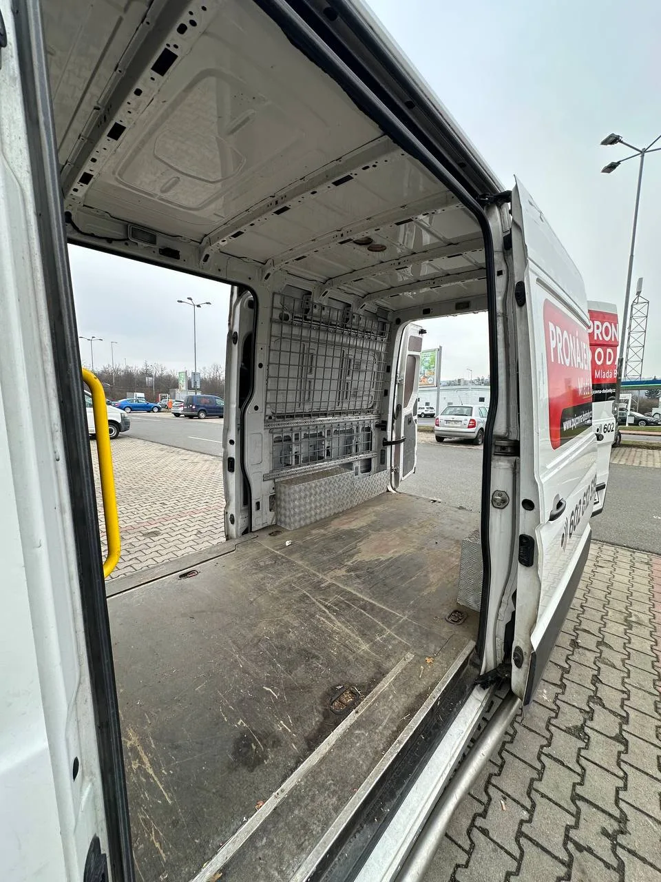 VW CRAFTER (2018) AUTOMATIC k pronájmu - fotografie 13