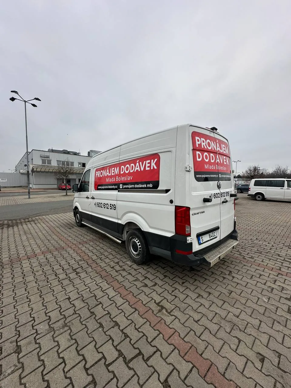 VW CRAFTER (2018) AUTOMATIC k pronájmu - fotografie 11