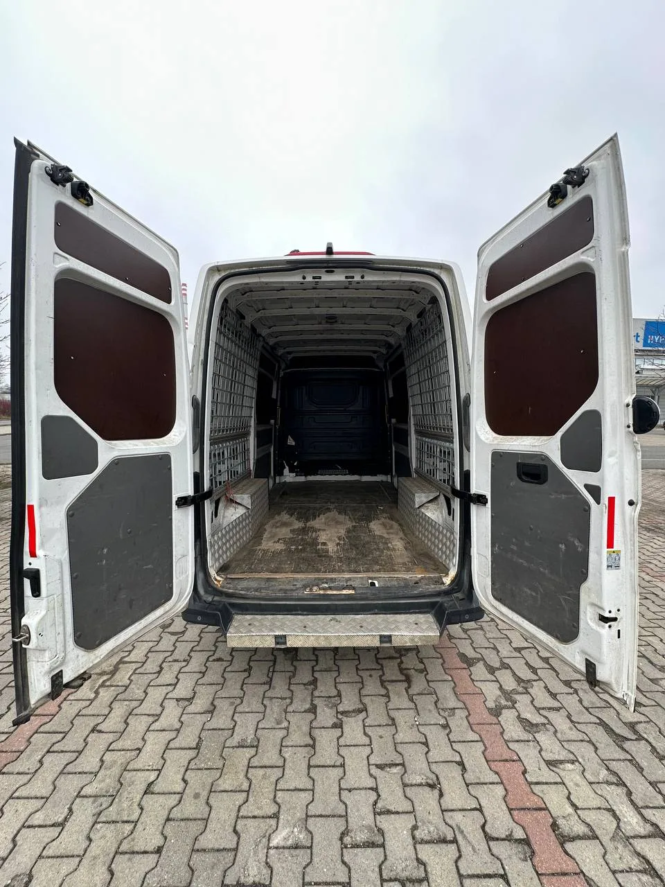VW CRAFTER (2018) AUTOMATIC k pronájmu - fotografie 10