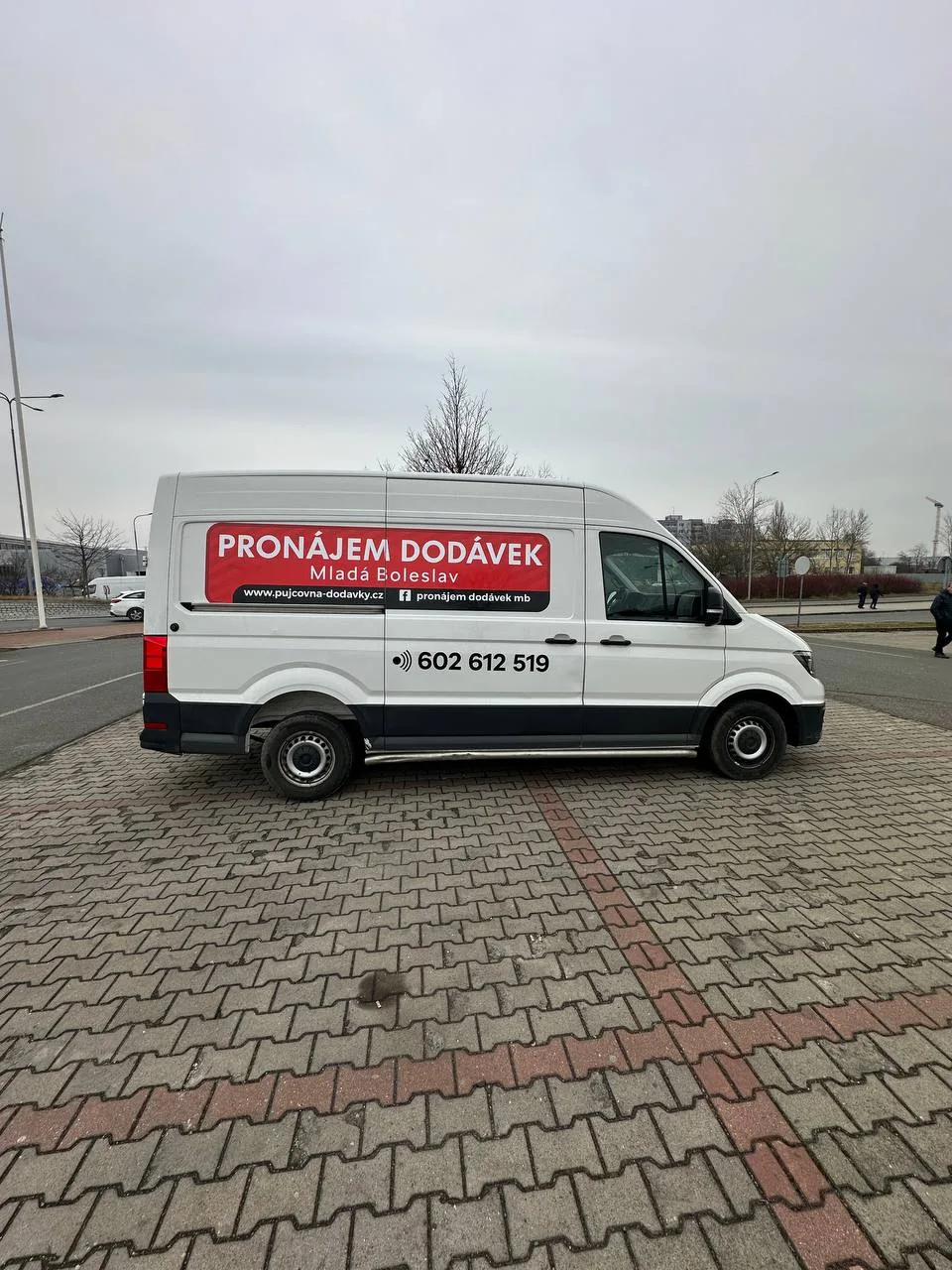 VW CRAFTER (2018) AUTOMATIC k pronájmu - fotografie 5