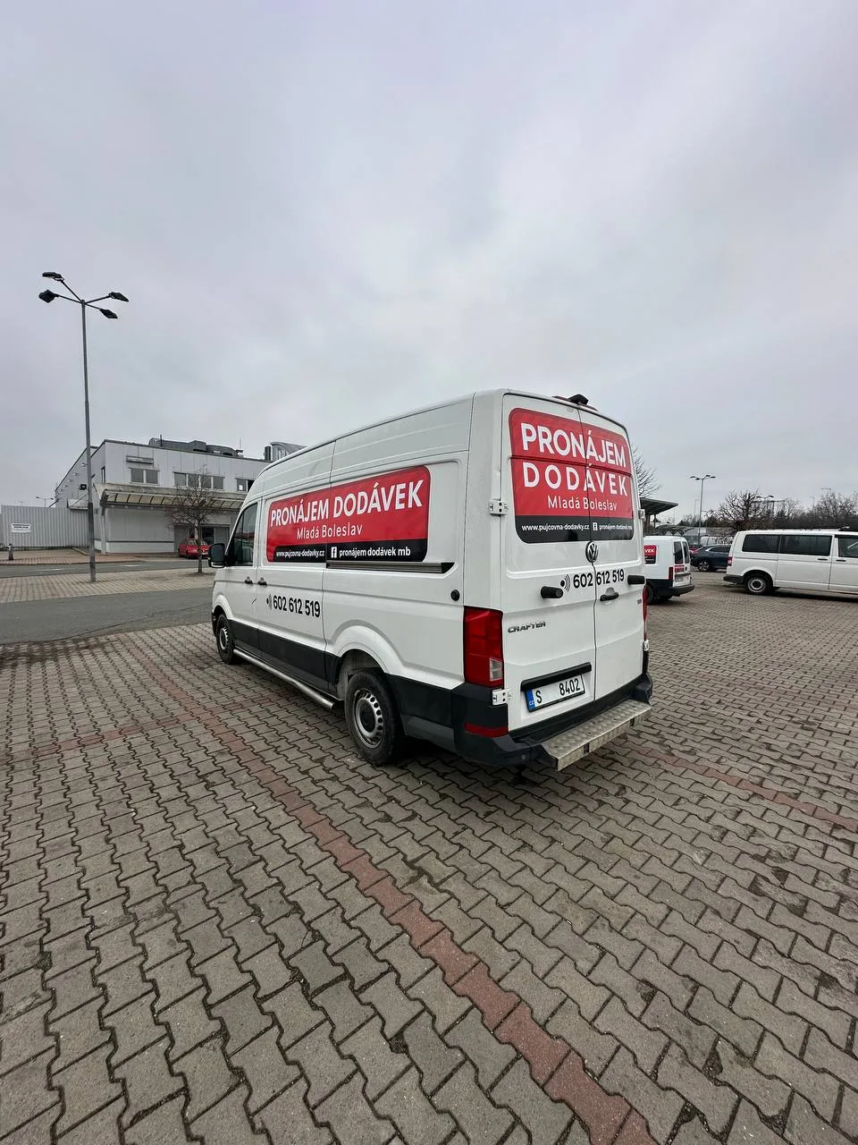 VW CRAFTER (2018) AUTOMATIC k pronájmu - fotografie 3