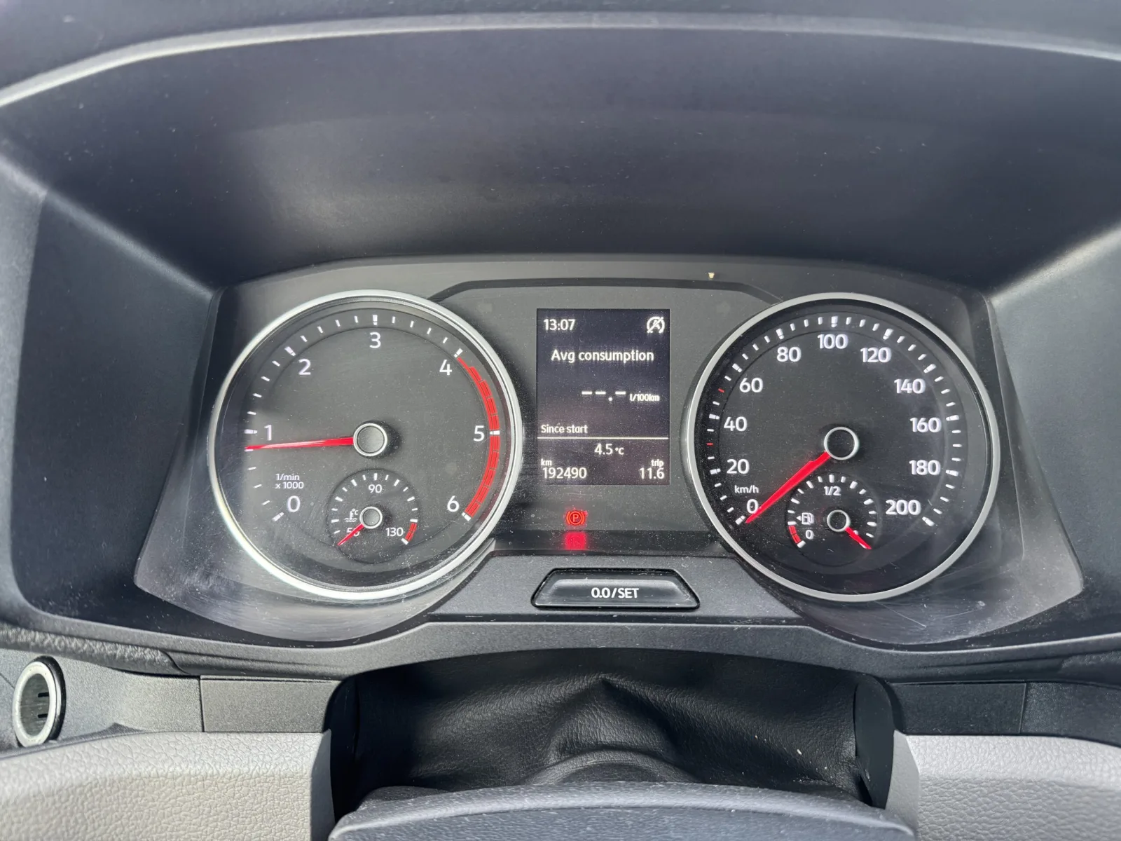 VW CRAFTER (2019) MANUAL k pronájmu - fotografie 3