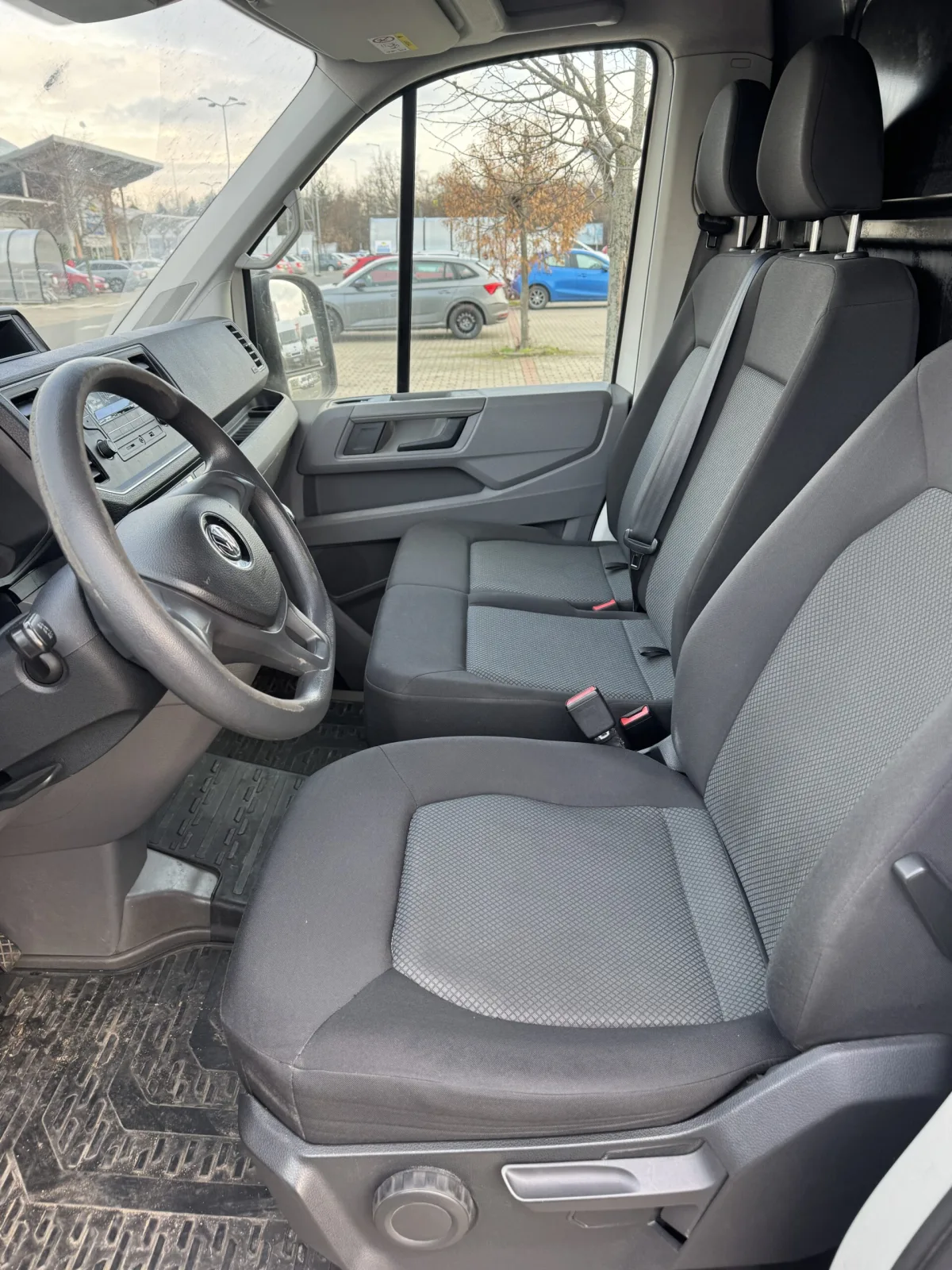 VW CRAFTER (2019) MANUAL k pronájmu - fotografie 2